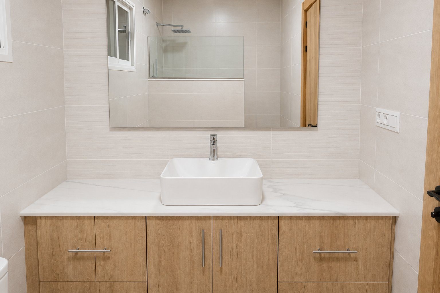 Mueble de baño en roble con encimera efecto piedra